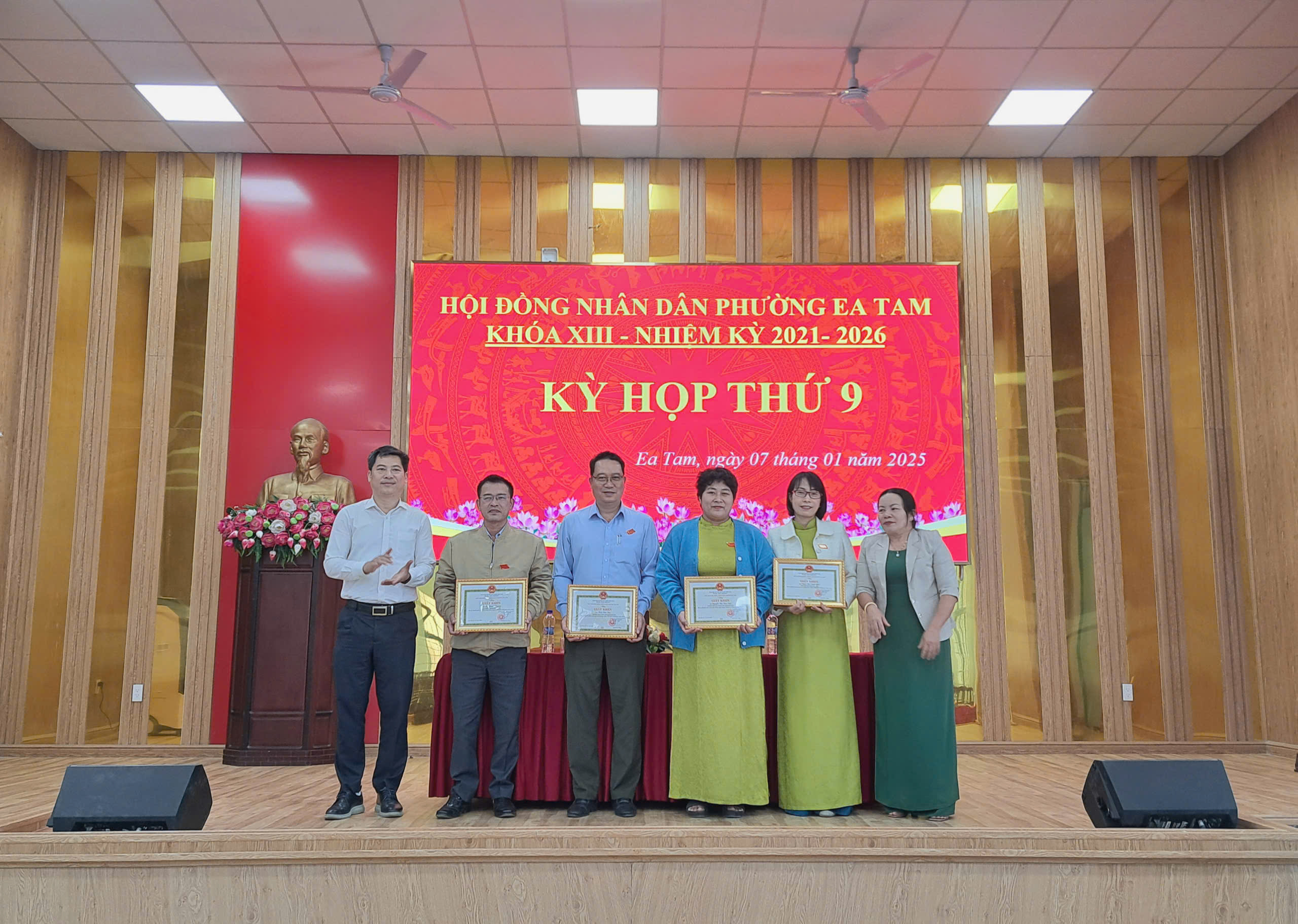 Kỳ họp thứ 9 - Hội đồng nhân dân phường EaTam khóa XIII, nhiệm kỳ 2021 - 2026.